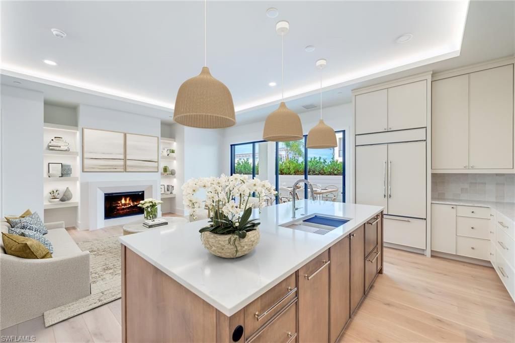 82 9th St S, Unit 205, Naples, FL 34102 Photo