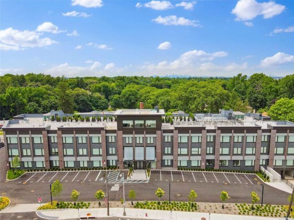 218 Middle Neck Road, Unit 105, Great Neck, NY 11021