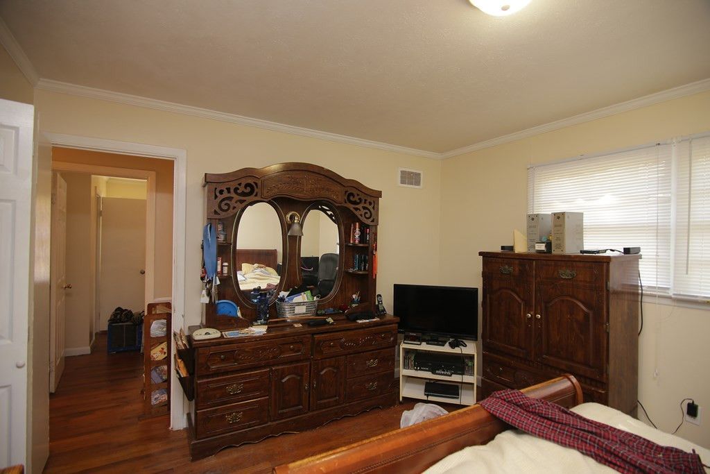 1172 Wisteria Photo 10