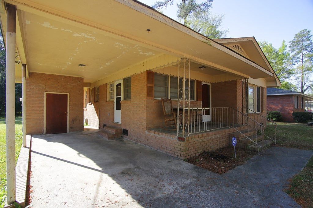 1172 Wisteria Photo 3