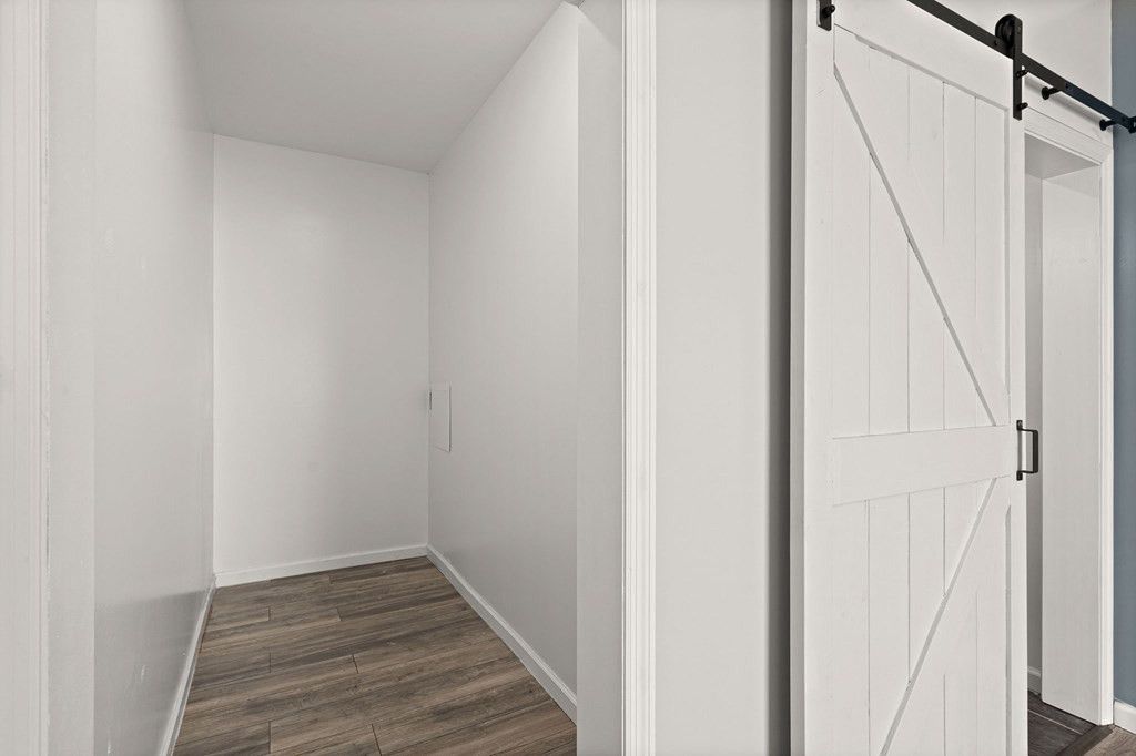 1254 Sawyer Photo 19