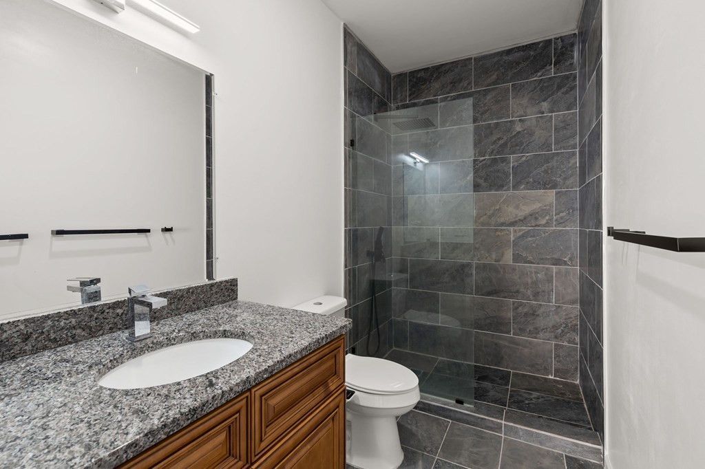 1254 Sawyer Photo 20