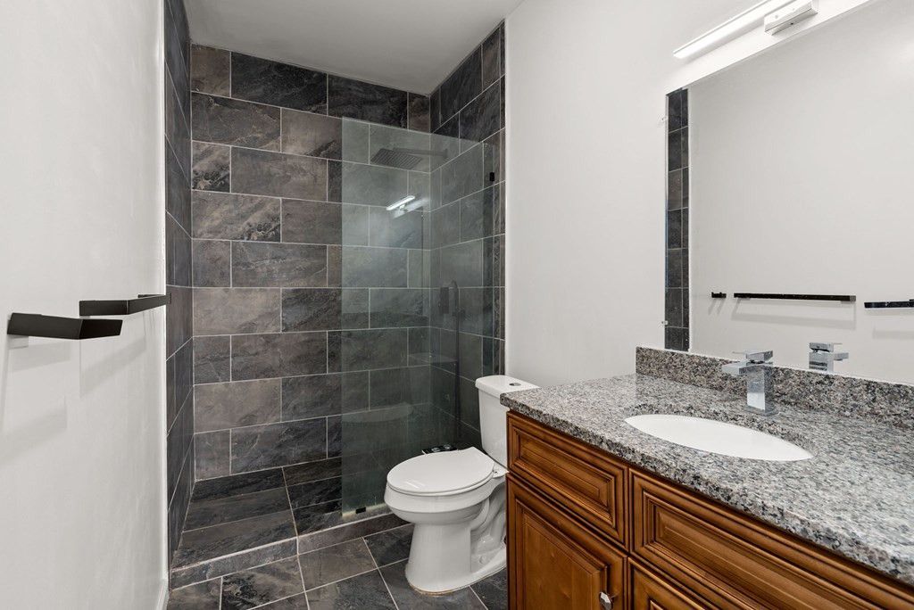 1254 Sawyer Photo 23