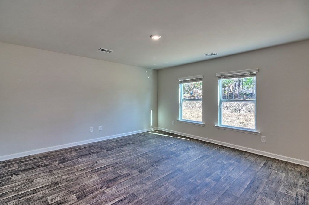 325 Silver Spur Way Photo 9