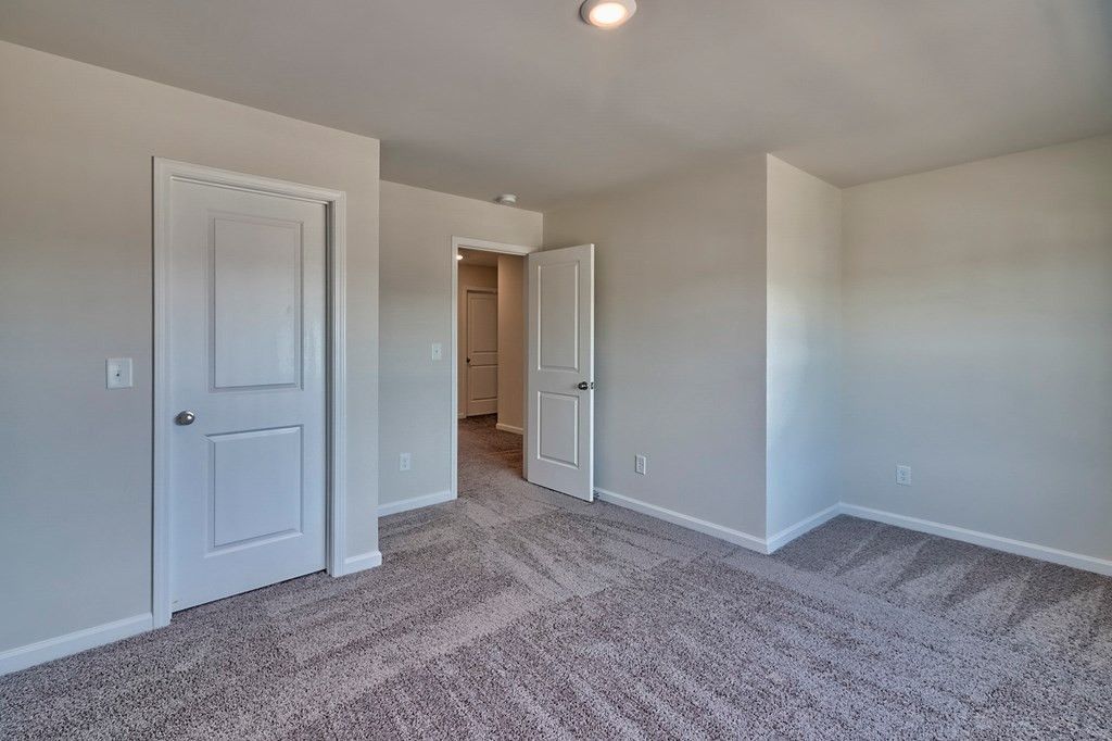 325 Silver Spur Way Photo 17