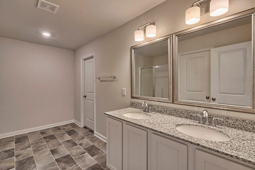 325 Silver Spur Way Photo 23