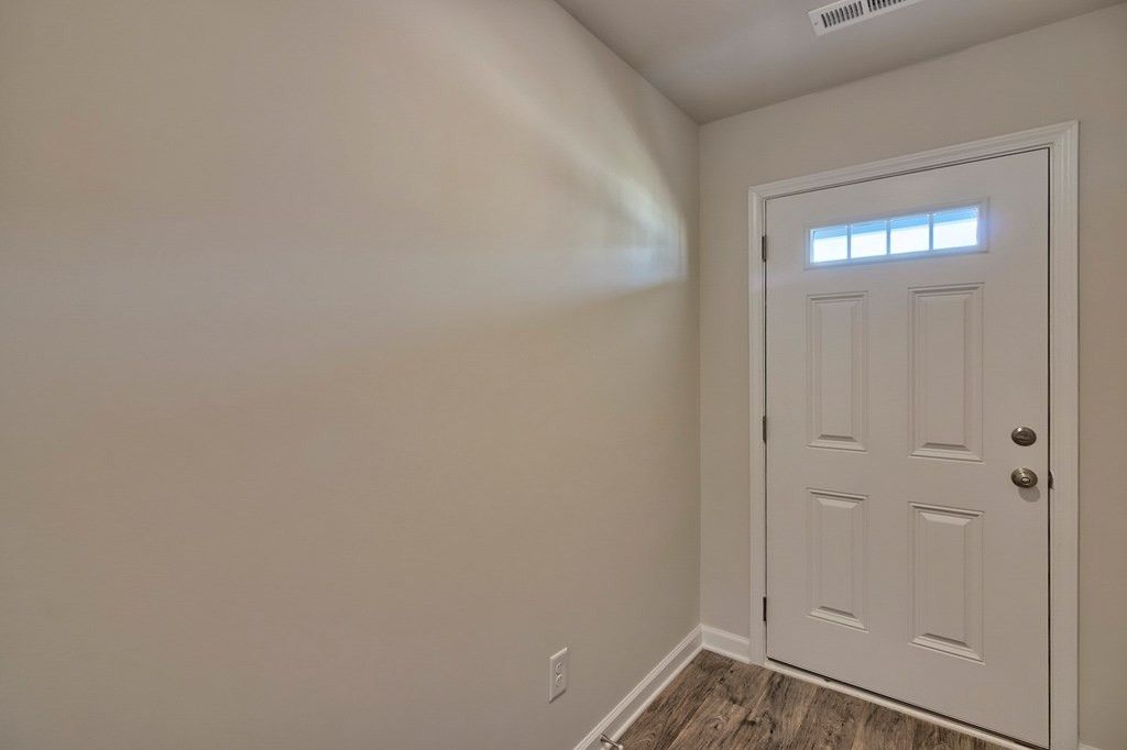 325 Silver Spur Way Photo 5