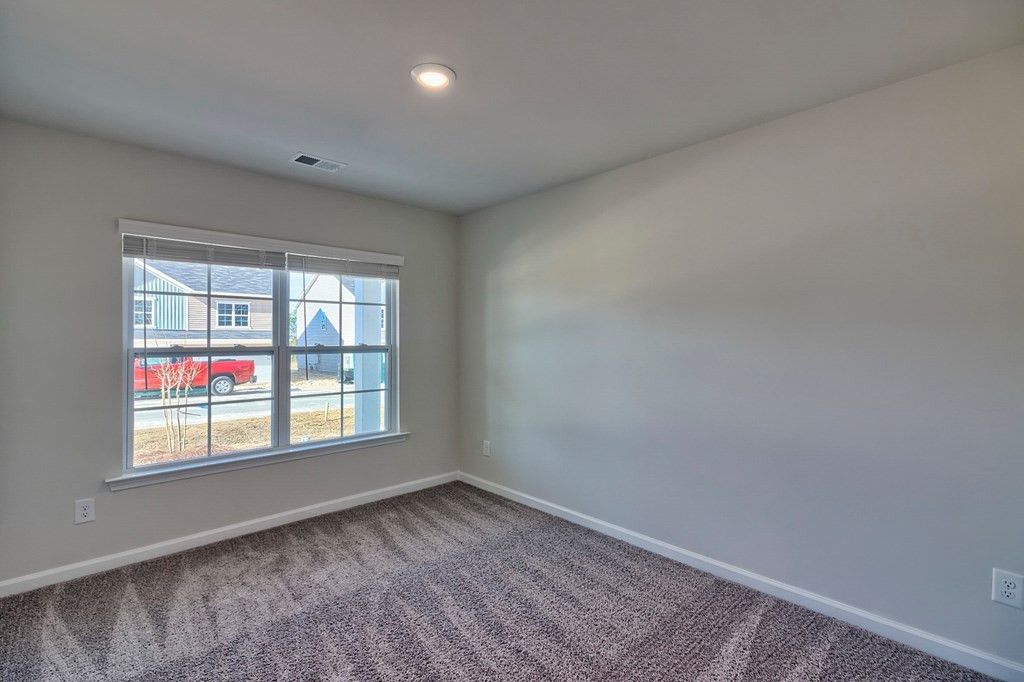 325 Silver Spur Way Photo 6