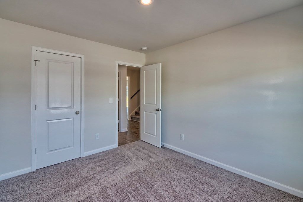 325 Silver Spur Way Photo 7