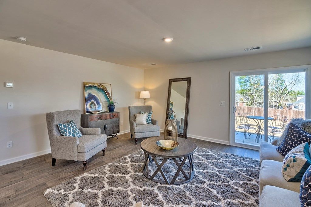 331 Silver Spur Way Photo 17