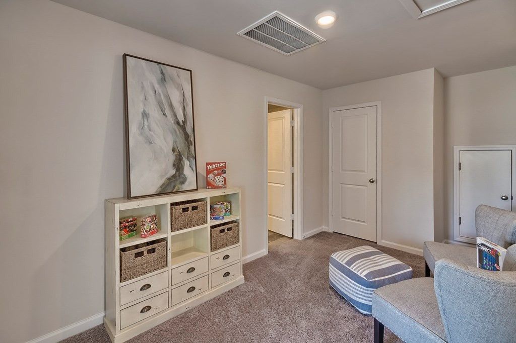 331 Silver Spur Way Photo 3