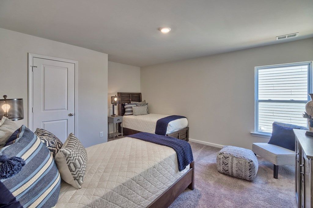 331 Silver Spur Way Photo 4