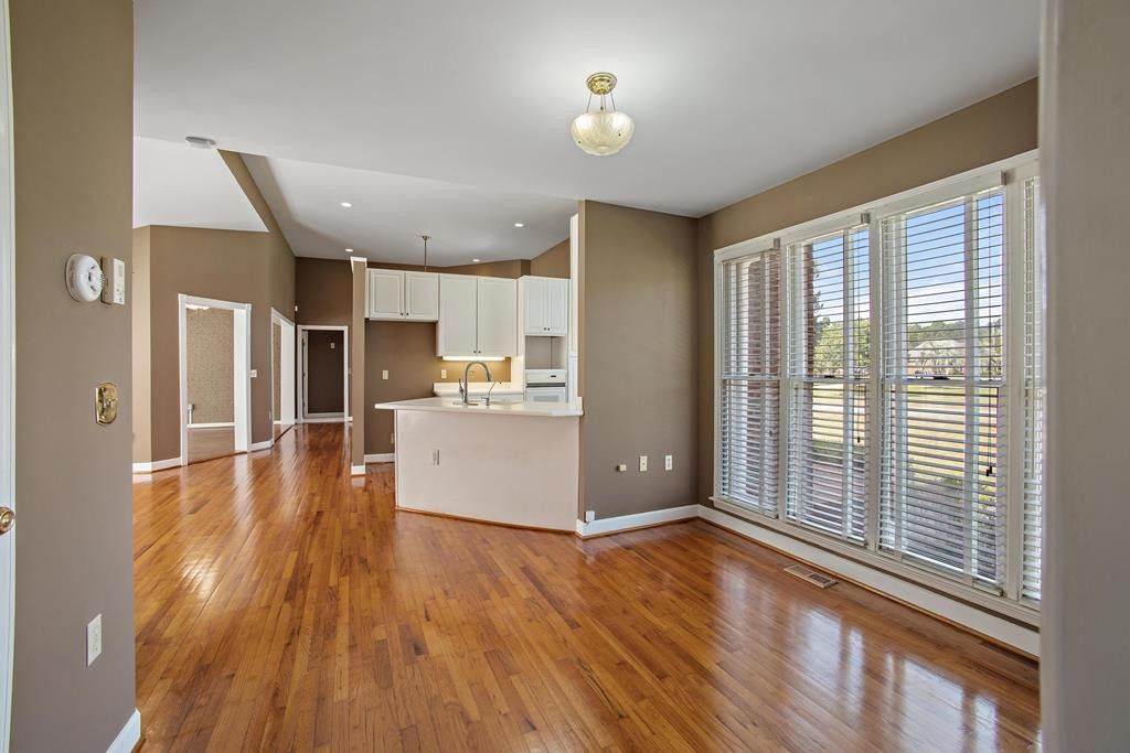 104 Knollwood Court Photo 8