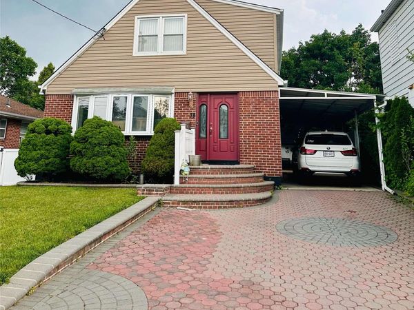 38 Old Broadway, New Hyde Park, NY 11040