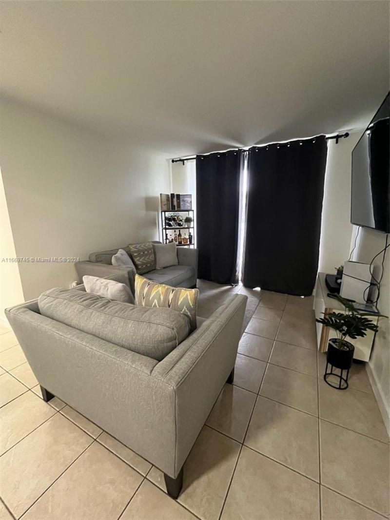 8075 NW 7th St, Unit 109, Miami, FL 33126 Photo
