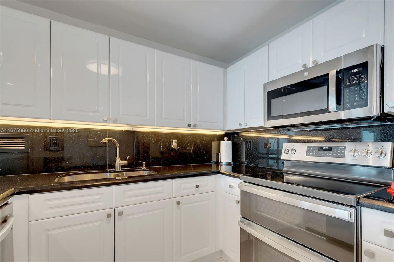 2301 Collins Ave, Unit 1139, Miami Beach, FL 33139 Photo