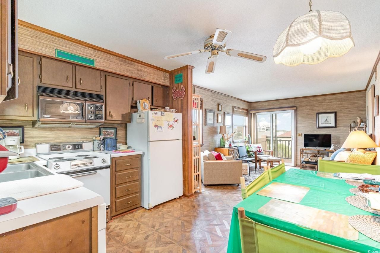 1582 S Waccamaw Dr. Photo 4