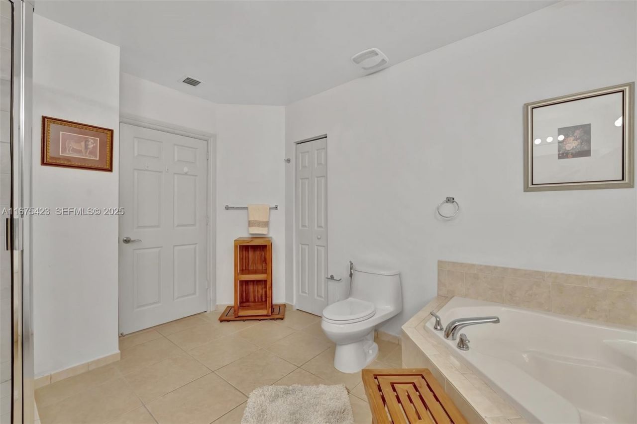 3001 NE 185th St, Unit 114, Aventura, FL 33180 Photo