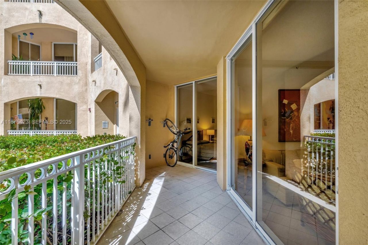 3001 NE 185th St, Unit 114, Aventura, FL 33180 Photo