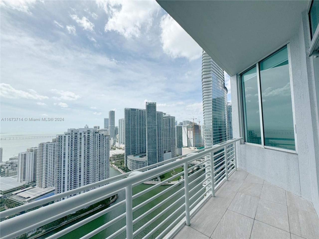 325 S Biscayne Blvd, Unit LPH 19, Miami, FL 33131 Photo