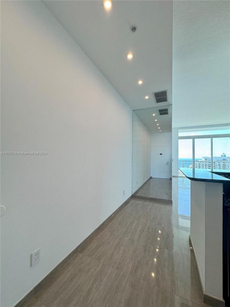 325 S Biscayne Blvd, Unit LPH 19, Miami, FL 33131 Photo