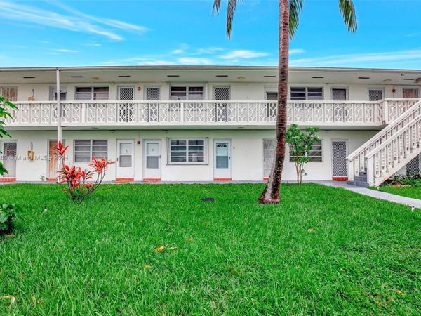 121 NE 204th St, Unit 9, Miami Gardens, FL 33179