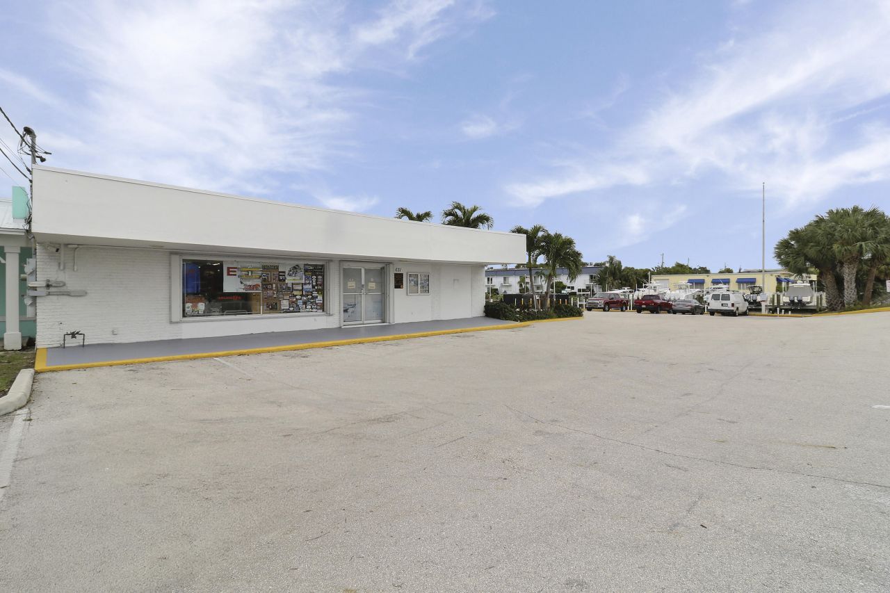 631 Northlake Boulevard, North Palm Beach, FL 33408 Photo