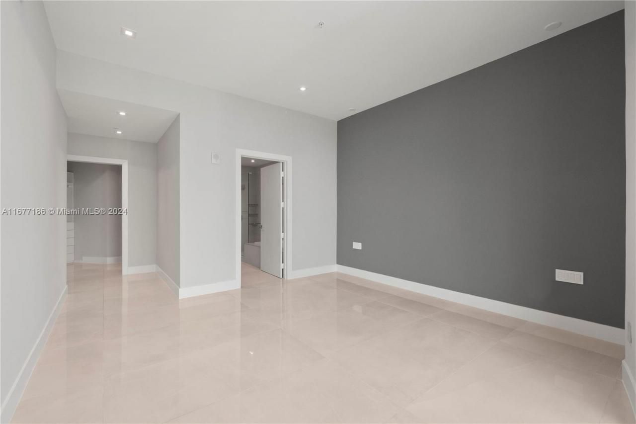 1010 SW 2nd Ave, Unit PH03, Miami, FL 33130 Photo