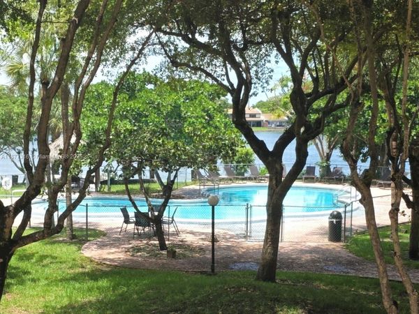 661 NE 195th St, Unit 215, Miami, FL 33179