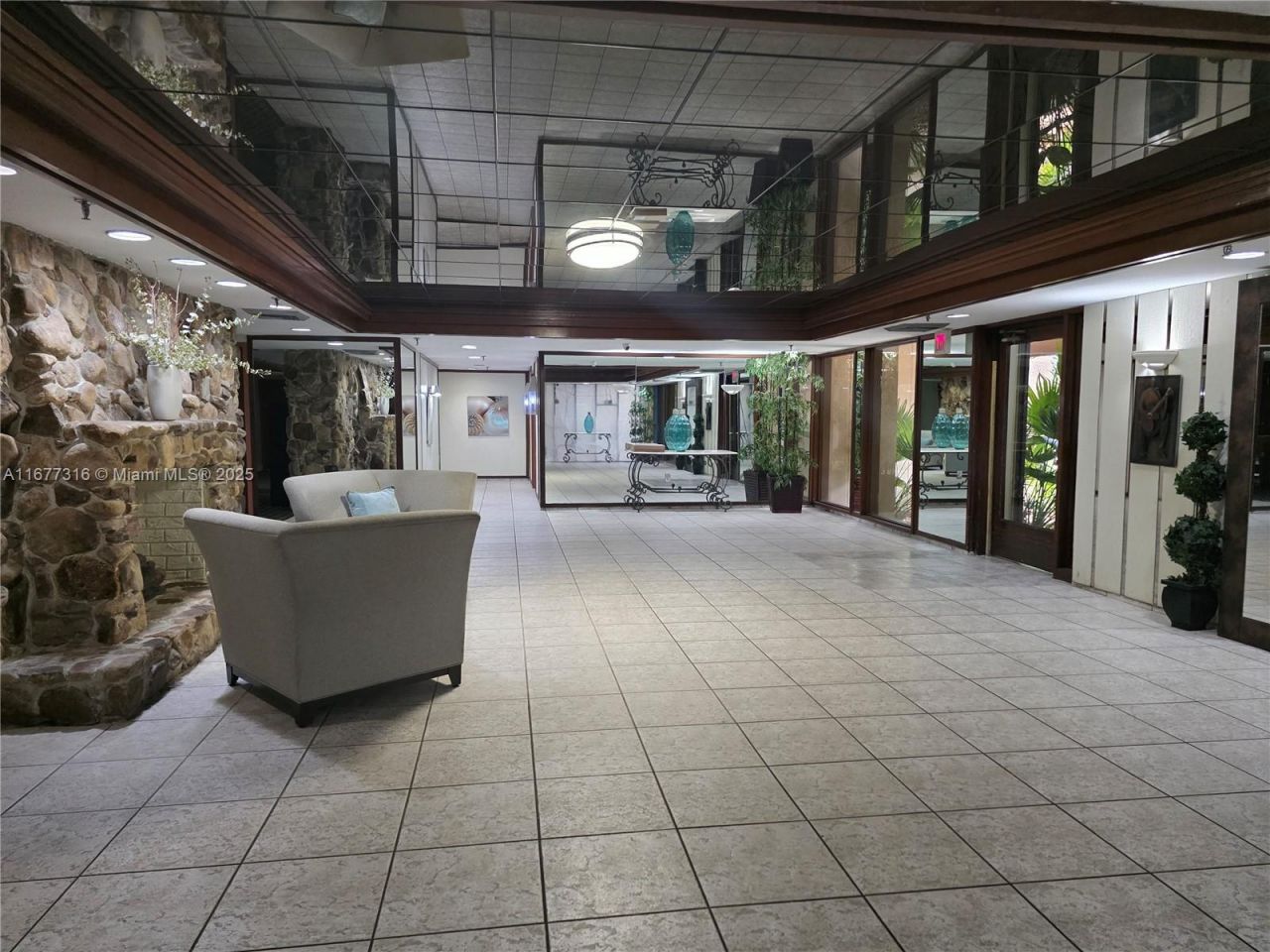 661 NE 195th St, Unit 215, Miami, FL 33179 Photo