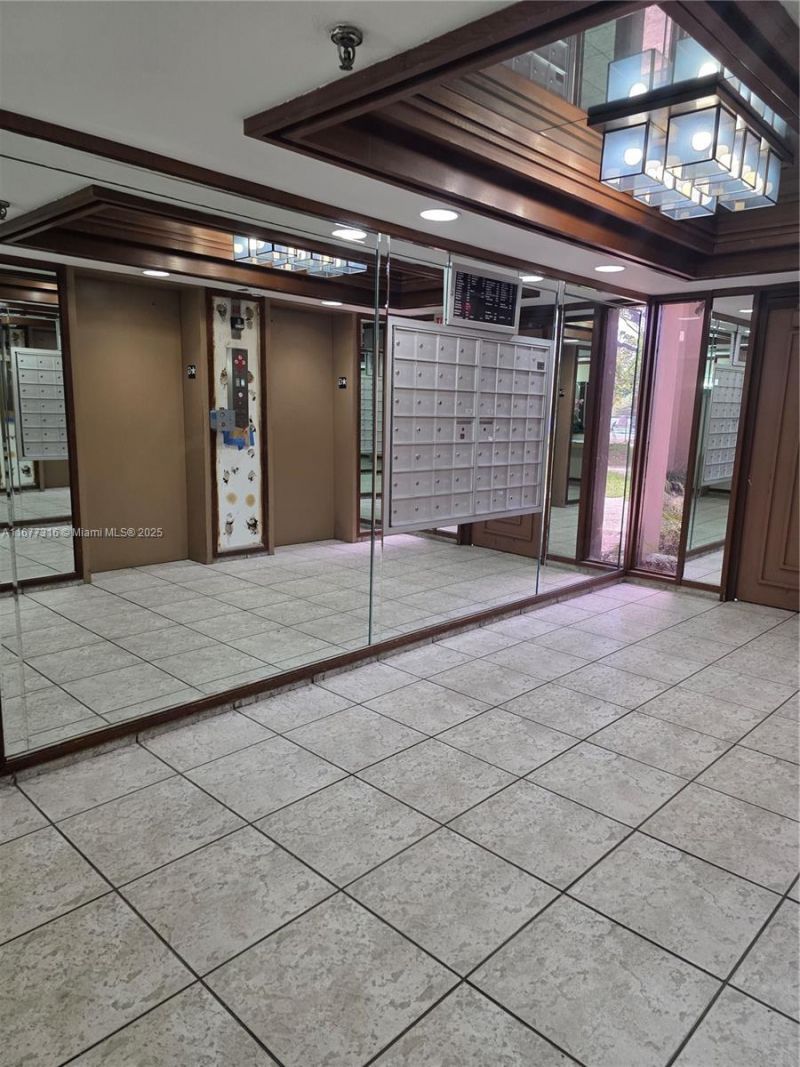 661 NE 195th St, Unit 215, Miami, FL 33179 Photo