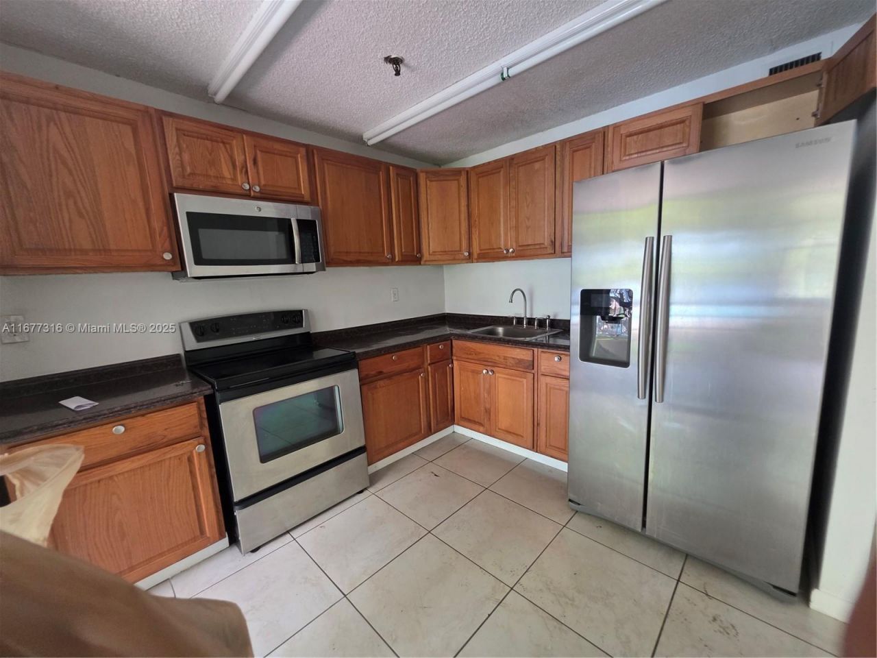 661 NE 195th St, Unit 215, Miami, FL 33179 Photo