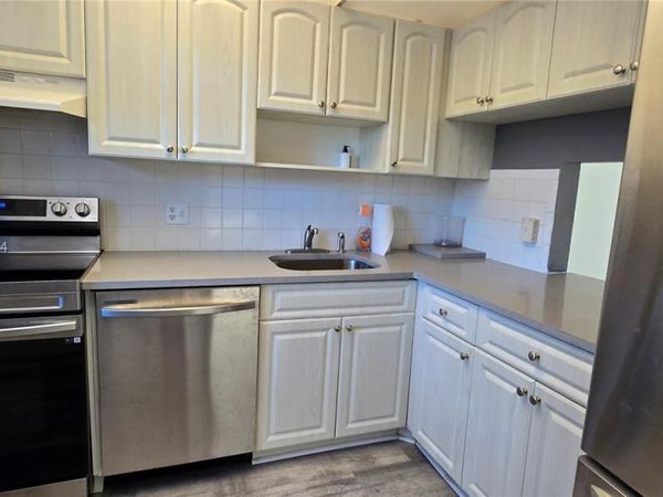 7827 Golf Cir Dr, Unit 101, Margate, FL 33063