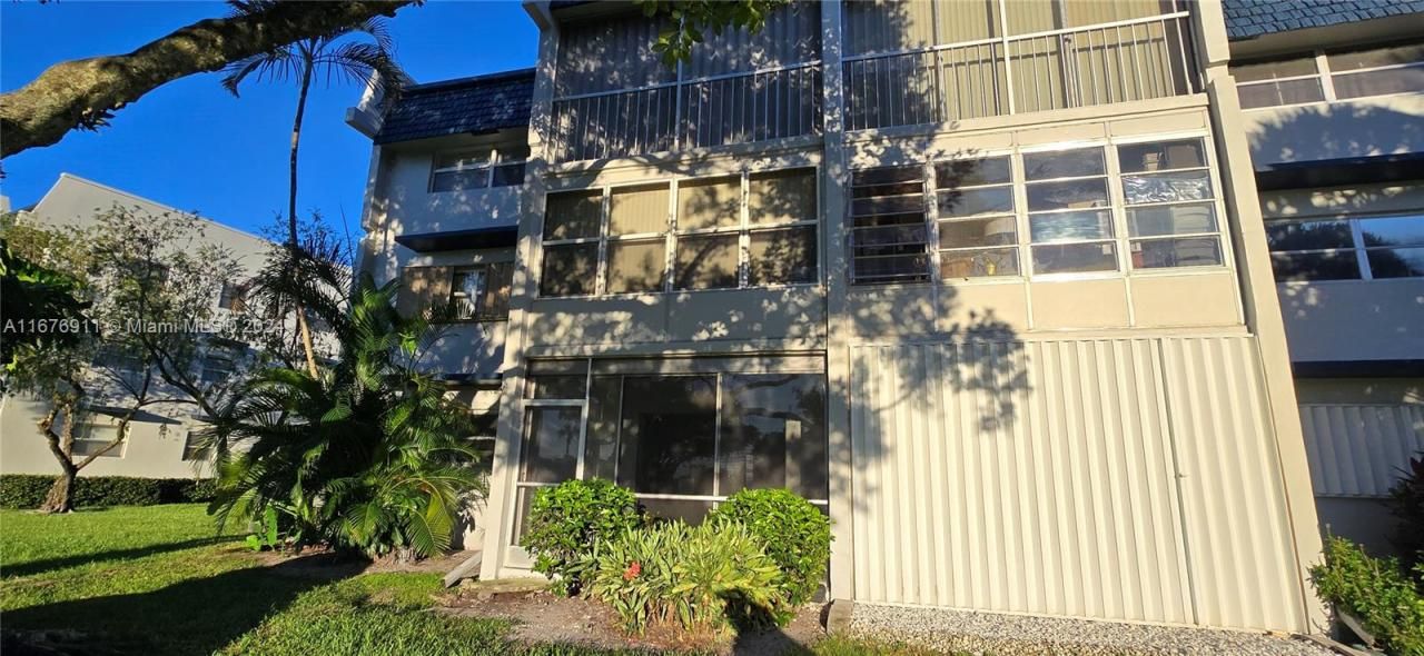 7827 Golf Cir Dr, Unit 101, Margate, FL 33063 Photo