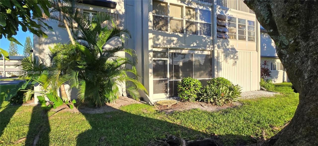 7827 Golf Cir Dr, Unit 101, Margate, FL 33063 Photo