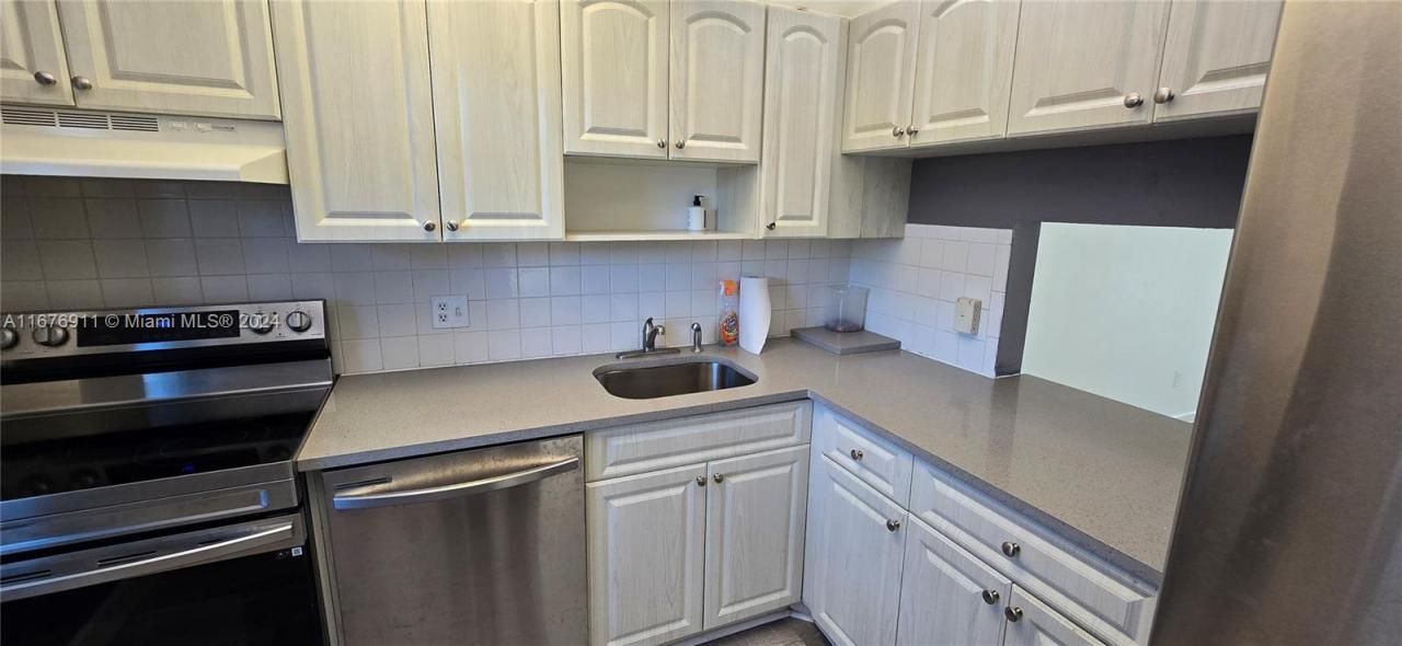 7827 Golf Cir Dr, Unit 101, Margate, FL 33063 Photo