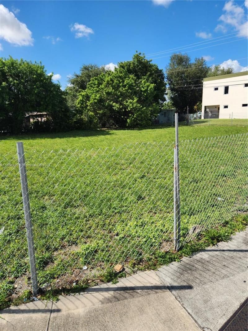 11110/20 NW 17th Ave, Miami, FL 33167 Photo