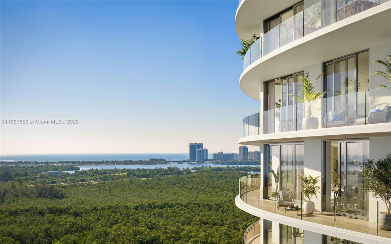 2411 Laguna Circle, Unit 705, North Miami, FL 33181 Photo