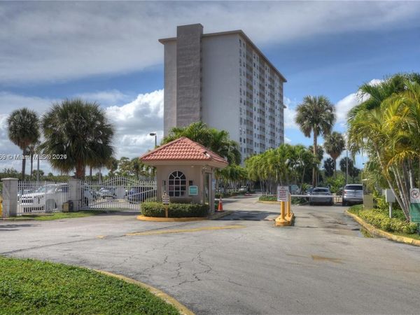 400 Kings Point Dr, Unit 1031, Sunny Isles Beach, FL 33160