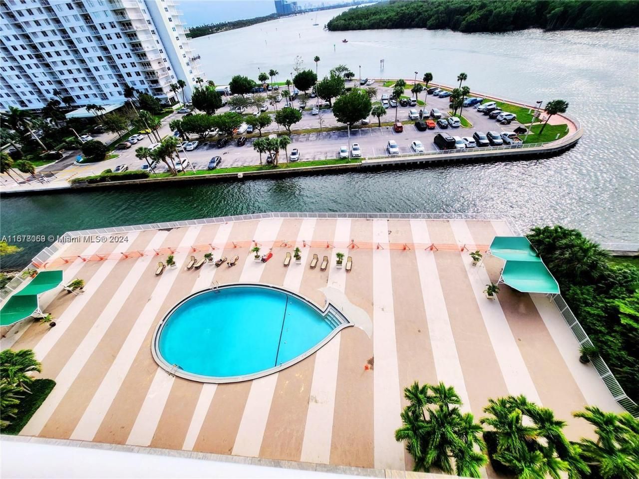 400 Kings Point Dr, Unit 1031, Sunny Isles Beach, FL 33160 Photo