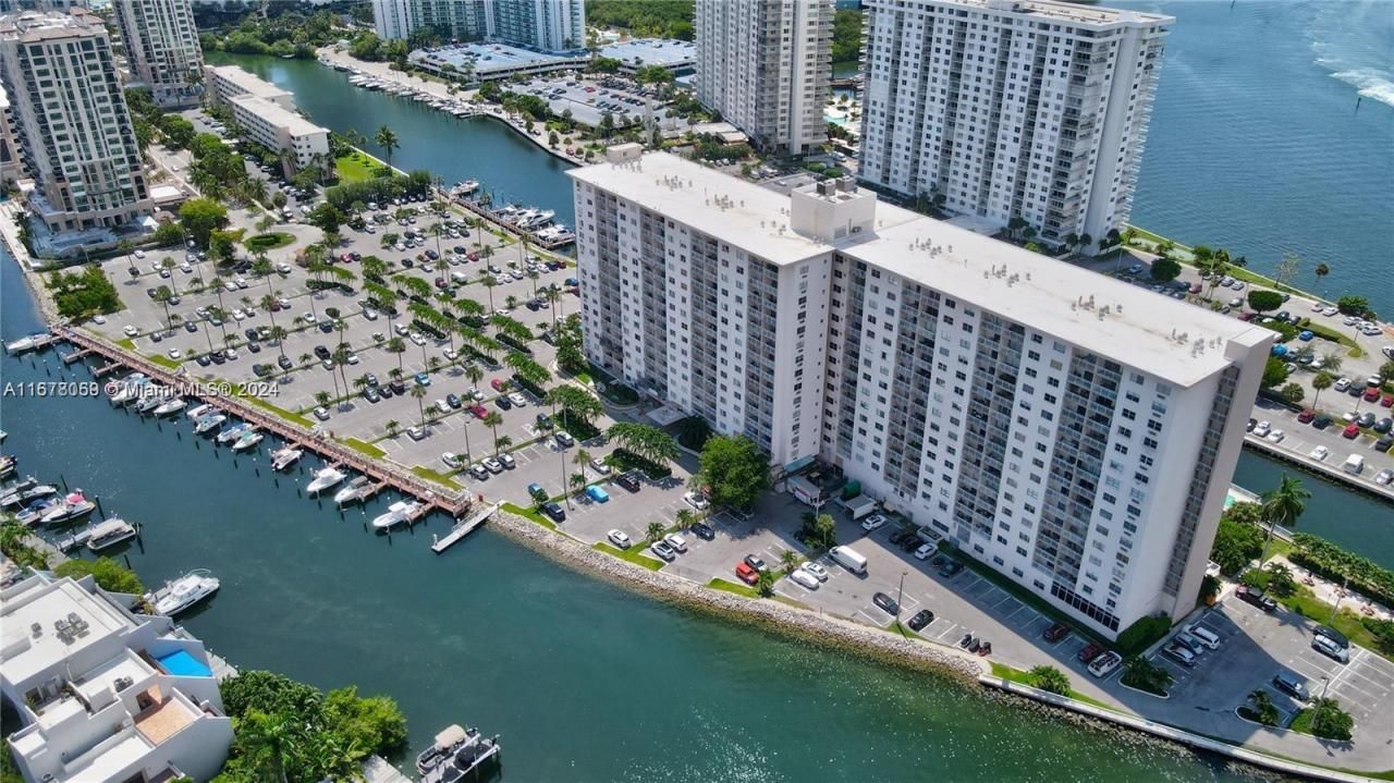 400 Kings Point Dr, Unit 1031, Sunny Isles Beach, FL 33160 Photo