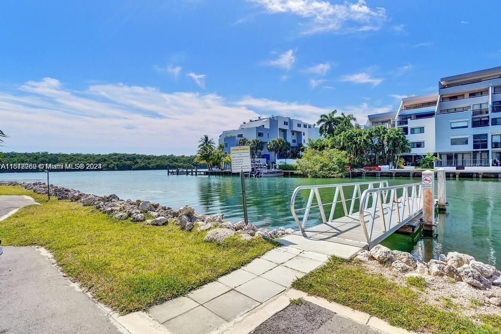 400 Kings Point Dr, Unit 1031, Sunny Isles Beach, FL 33160 Photo