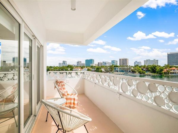 9881 E Bay Harbor Dr, Unit 205, Bay Harbor Islands, FL 33154