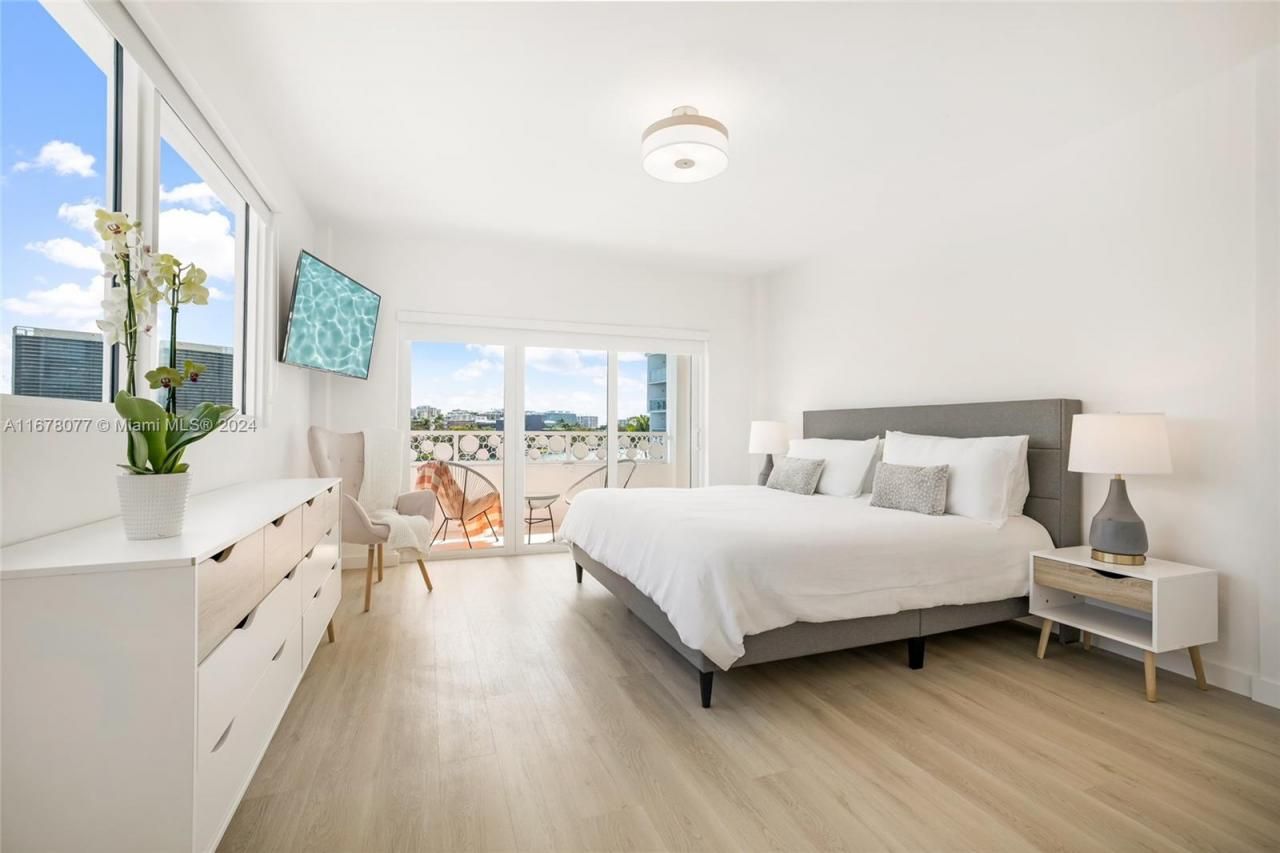 9881 E Bay Harbor Dr, Unit 205, Bay Harbor Islands, FL 33154 Photo