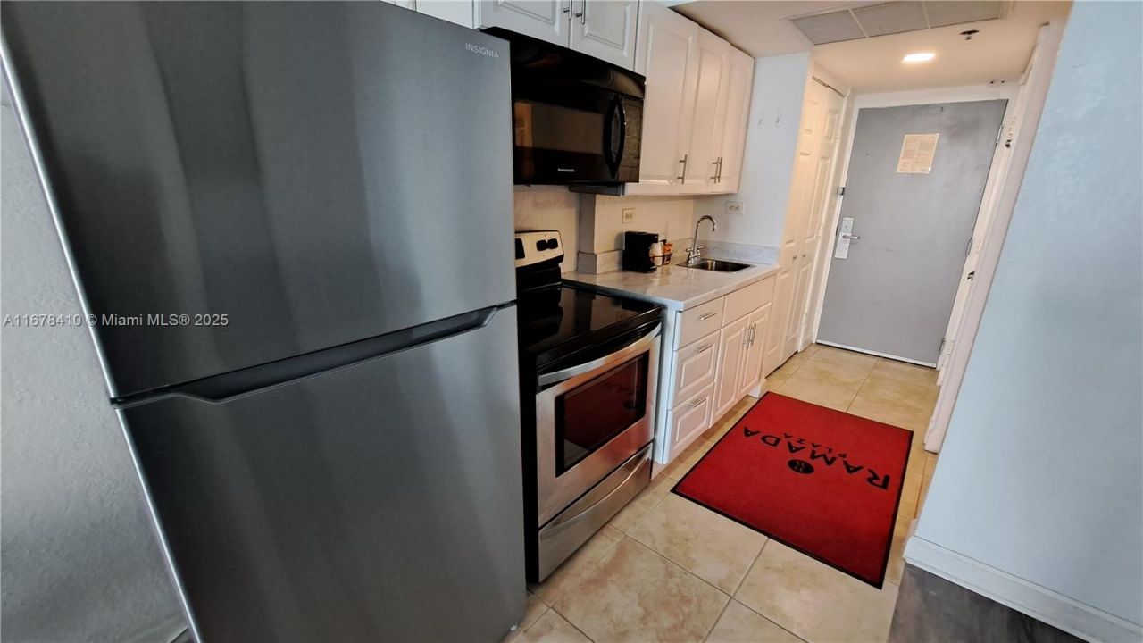 19201 Collins Ave, Unit 747, Sunny Isles Beach, FL 33160 Photo