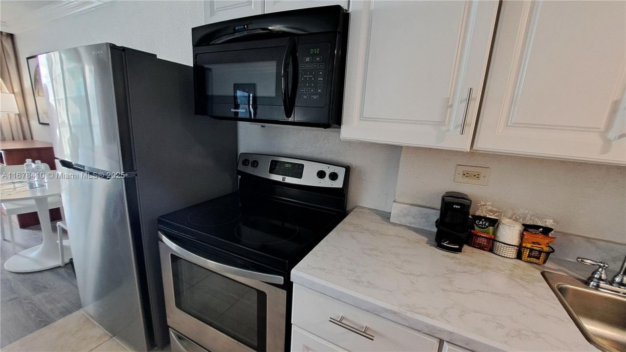 19201 Collins Ave, Unit 747, Sunny Isles Beach, FL 33160 Photo