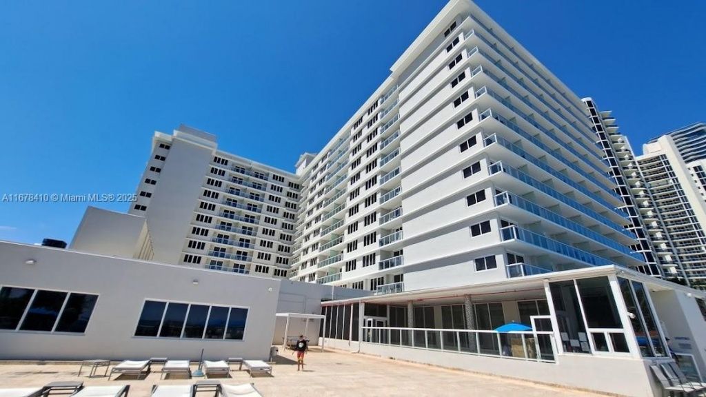 19201 Collins Ave, Unit 747, Sunny Isles Beach, FL 33160 Photo