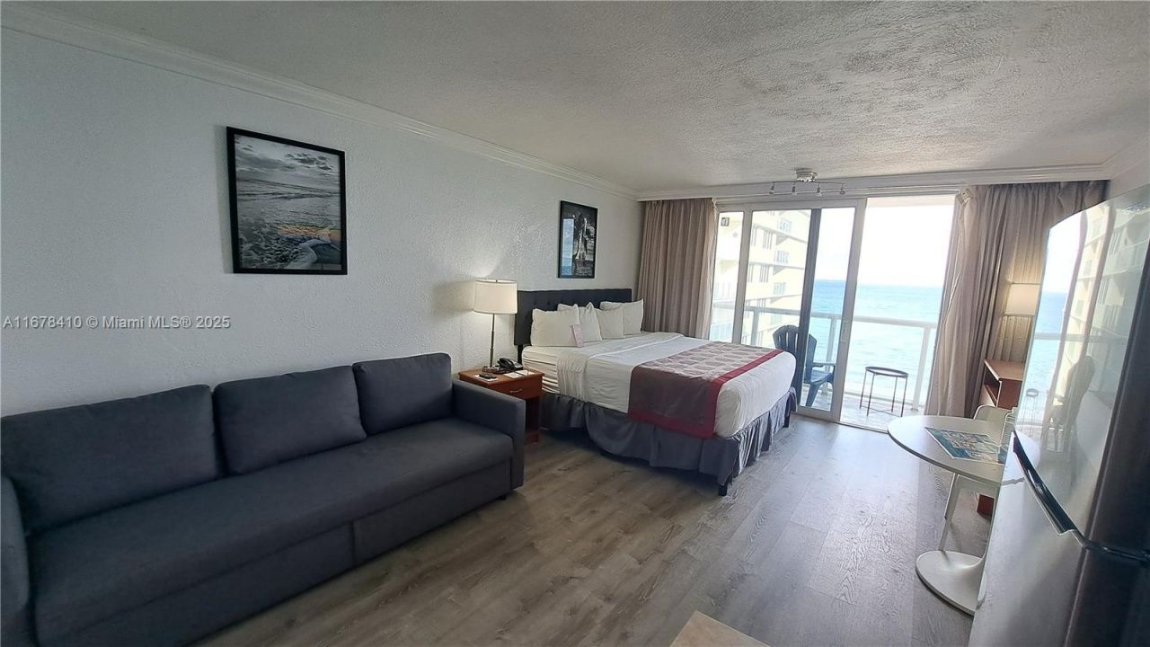 19201 Collins Ave, Unit 747, Sunny Isles Beach, FL 33160 Photo