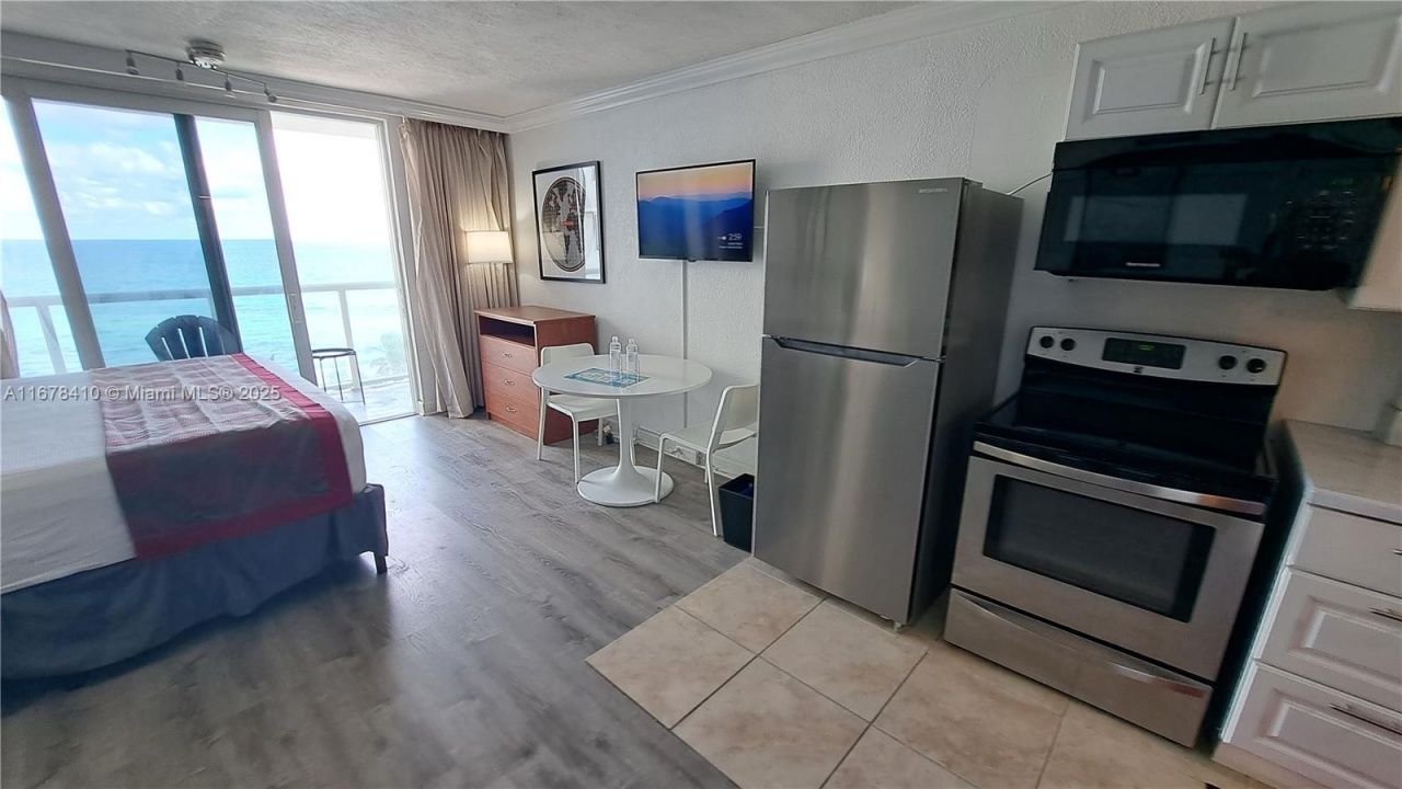 19201 Collins Ave, Unit 747, Sunny Isles Beach, FL 33160 Photo