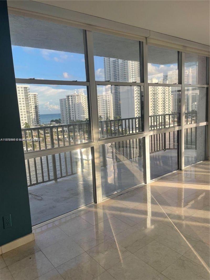 1000 Parkview Dr, Unit 920, Hallandale Beach, FL 33009 Photo